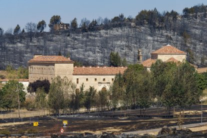 Las consecuencias del grave incendio de Quintanilla del Coco. FOTO: SANTI OTERO