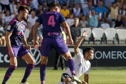 Un tanto de penalti anotado por Bermejo dio los tres puntos al Burgos CF ante el Cartagena. FOTOS: © ECB / SANTI OTERO