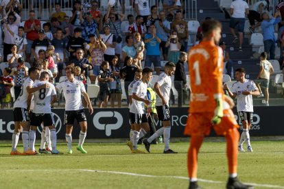 Un tanto de penalti anotado por Bermejo dio los tres puntos al Burgos CF ante el Cartagena. FOTOS: © ECB / SANTI OTERO