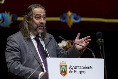 Instante de la entrega de títulos honoríficos del Ayuntamiento de Burgos. SANTI OTERO