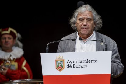 Instante de la entrega de títulos honoríficos del Ayuntamiento de Burgos. SANTI OTERO