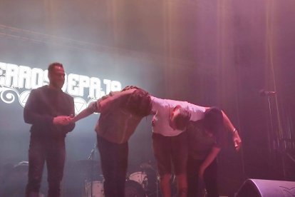 Despedida tras un gran concierto. D. S. M.