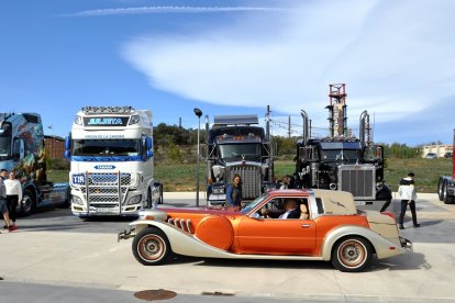 Coches clásicos, camiones y todoterrenos 4x4 se dieron cita este fin de semana en el Valle de Valdebezana.