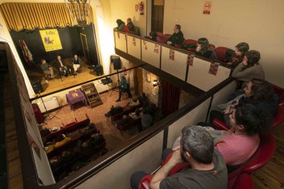 Araúzo de Miel rindió ayer homenaje al naturalista burgalés Félix Rodríguez de la Fuente, con una charla sobre su legado, de la mano de personas que trabajaron con él o conocen su obra al detalle. ICAL