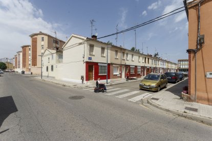 Los adosados de la Barriada Inmaculada también pueden acceder a las ayudas. SANTI OTERO