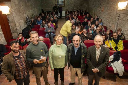 Los ponentes en primer plano con el público del homenaje de fondo. ICAL