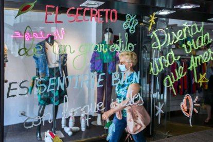 Escaparate con mensaje. TOMÁS ALONSO