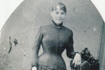 Esta es la fotografía más antigua. Data de 1885 y muestra a una vecina de Fresnillo que servía en Madrid