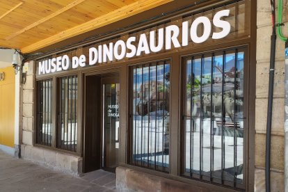 Nueva entrada del Museo de los Dinosaurios de Salas. ECB