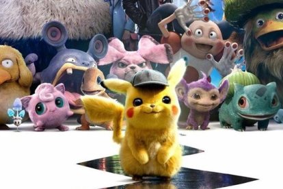 Pikachu al frente de una gran variedad de Pokémon.