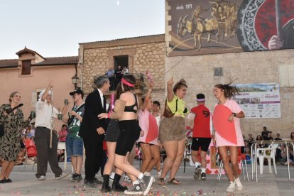 Así de bien se lo pasan los vecinos de Moradillo y sus visitantes