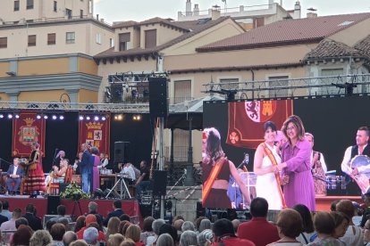 La nueva reina, Andrea Alcalde, y las damas, Carmen Tejela y Nerea Platel,vivirán sus fiestas más especiales.