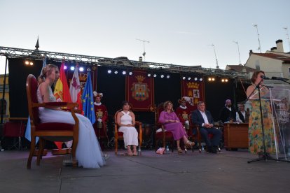 La reina y las damas participarán mañana tanto en la Fiesta del Cañonazo como en la Ofrenda floral a la Virgen