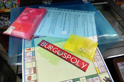 El tablero con el estuche en el que se puede adquirir.