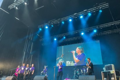La Ribera del Duero está de fiesta. Copa de vino en mano y con un tiempo que parece que deja las lluvias de lado, la Denominación de Origen comienza a celebrar en Aranda de Duero su V Gran Fiesta de la Vendimia. FOTOS: © ECB / L. VELÁZQUEZ