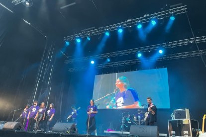 La Ribera del Duero está de fiesta. Copa de vino en mano y con un tiempo que parece que deja las lluvias de lado, la Denominación de Origen comienza a celebrar en Aranda de Duero su V Gran Fiesta de la Vendimia. FOTOS: © ECB / L. VELÁZQUEZ