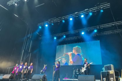 La Ribera del Duero está de fiesta. Copa de vino en mano y con un tiempo que parece que deja las lluvias de lado, la Denominación de Origen comienza a celebrar en Aranda de Duero su V Gran Fiesta de la Vendimia. FOTOS: © ECB / L. VELÁZQUEZ