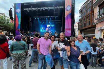 La Ribera del Duero está de fiesta. Copa de vino en mano y con un tiempo que parece que deja las lluvias de lado, la Denominación de Origen comienza a celebrar en Aranda de Duero su V Gran Fiesta de la Vendimia. FOTOS: © ECB / L. VELÁZQUEZ