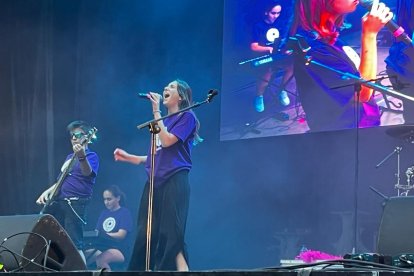 La Ribera del Duero está de fiesta. Copa de vino en mano y con un tiempo que parece que deja las lluvias de lado, la Denominación de Origen comienza a celebrar en Aranda de Duero su V Gran Fiesta de la Vendimia. FOTOS: © ECB / L. VELÁZQUEZ