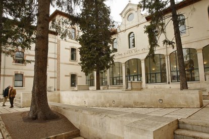 Exteriores del centro cívico San Agustín. 