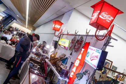 El Fórum de Burgos acoge la XVII Feria de Antigüedades. SANTI OTERO
