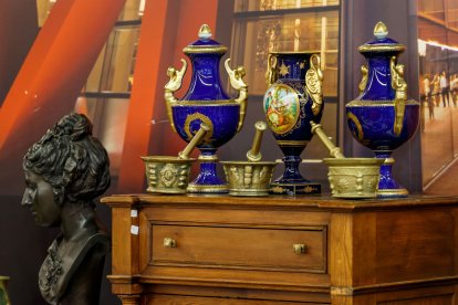 El Fórum de Burgos acoge la XVII Feria de Antigüedades. SANTI OTERO