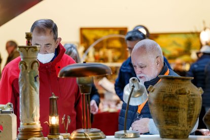 El Fórum de Burgos acoge la XVII Feria de Antigüedades. SANTI OTERO