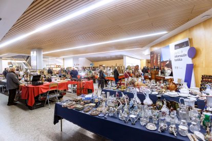 El Fórum de Burgos acoge la XVII Feria de Antigüedades. SANTI OTERO