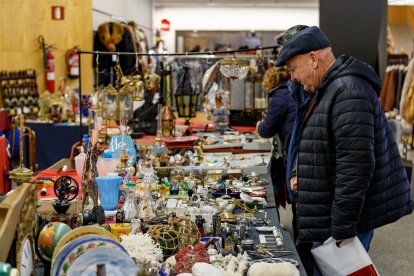 El Fórum de Burgos acoge la XVII Feria de Antigüedades. SANTI OTERO