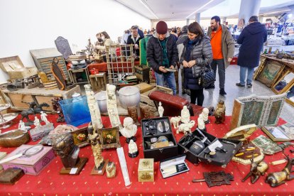 El Fórum de Burgos acoge la XVII Feria de Antigüedades. SANTI OTERO