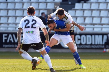 El Burgos CF dominó al Real Oviedo en la segunda mitad. TOMÁS ALONSO