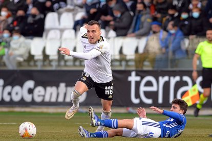 Valcarce en una jugada al ataque.TOMÁS ALONSO