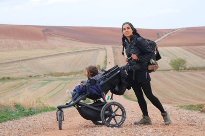 Nancy y Aisha durante un tramo del Camino. VAGABOOM