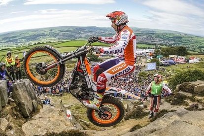 Toni Bou, compitiendo este domingo en Silsden (Inglaterra), donde se proclamó campeón.
