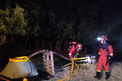 Medios de la UME trabajan en la zona. UME