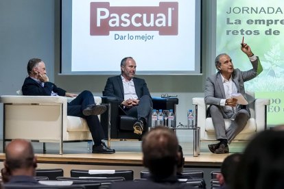 Jornada divulgativa ‘La empresa ante los retos de la sostenibilidad’ organizada por Ibercaja y EL CORREO DE BURGOS. SANTI OTERO