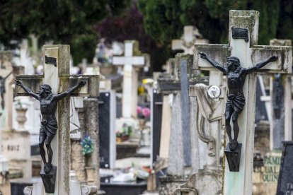 Un día de Todos los Santos en el cementerio de San José de Burgos. SANTI OTERO