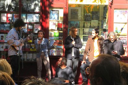 Pilar Pérez-Canales cerró el acto junto a los músicos. ECB