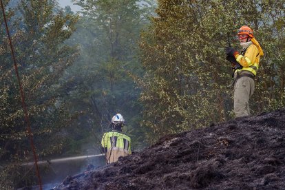 Los Bomberos intervienen en el incendio en el Castillo del pasado 12 de agosto. SANTI OTERO