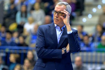 Paco Olmos durante su último encuentro en el Coliseum ante Cantabria. Santi Otero