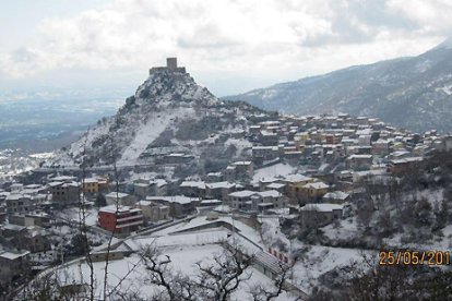 El Burgos más cercano está en Italia. Es el Burgos de Sassari en Cerdeña donde, en invierno, también la nieve lo cubre todo.