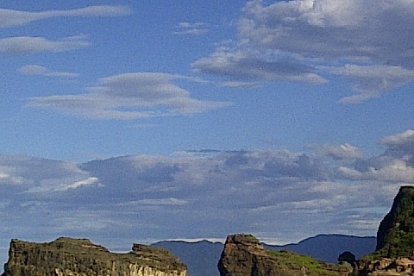 Otra vista de las rocas de Kapurpurawan en Ilocos Norte.