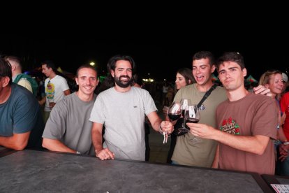 Brindando con un Ribera.  DO RIBERA