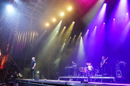 Future Islands sobre el escenario del Sonorama.  DO RIBERA