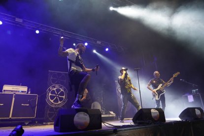 Actuación de Rulo y la Contrabanda.  DO RIBERA