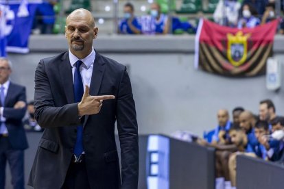 Zan Tabak hace un gesto expresivo en el partido de ayer. SANTI OTERO