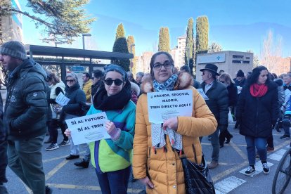 Manifestación de la Plataforma por el Directo contra el desmantelamiento de las vías.