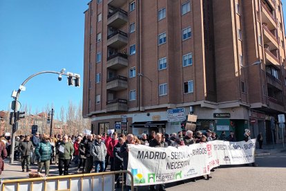 Manifestación de la Plataforma por el Directo contra el desmantelamiento de las vías.