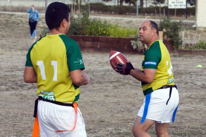 Burgos Corzos, el primer equipo en España de 'flag football' formado por personas con discapacidad intelectual. TOMÁS ALONSO