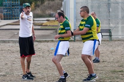 Burgos Corzos, el primer equipo en España de 'flag football' formado por personas con discapacidad intelectual. TOMÁS ALONSO